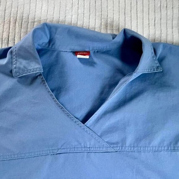 Men's Size Large Dickies Blue Scrub Top - Picture 5 of 10